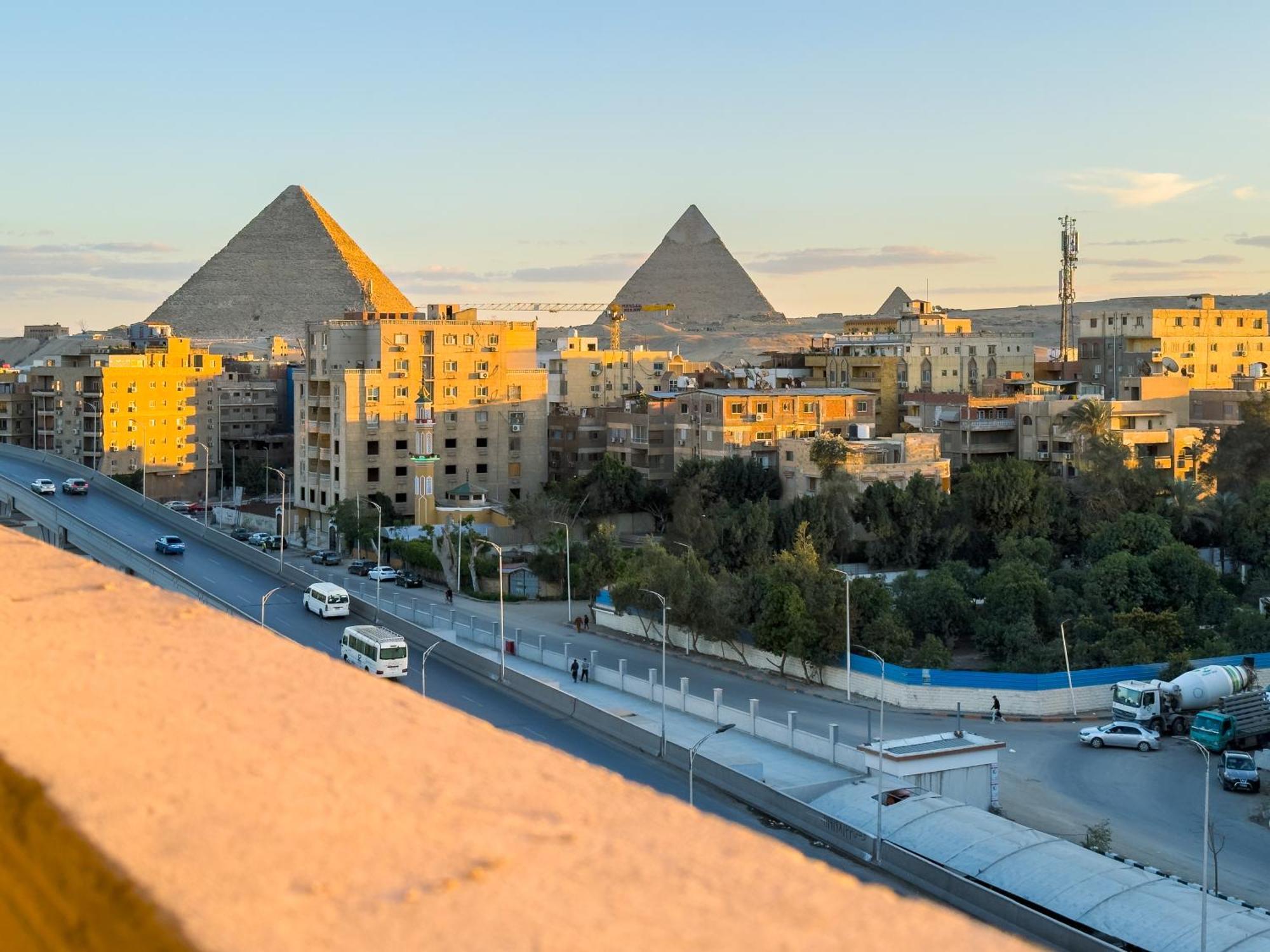 Royal Crown Hotel Giza Pyramids View Kafrat al Jabal ภายนอก รูปภาพ